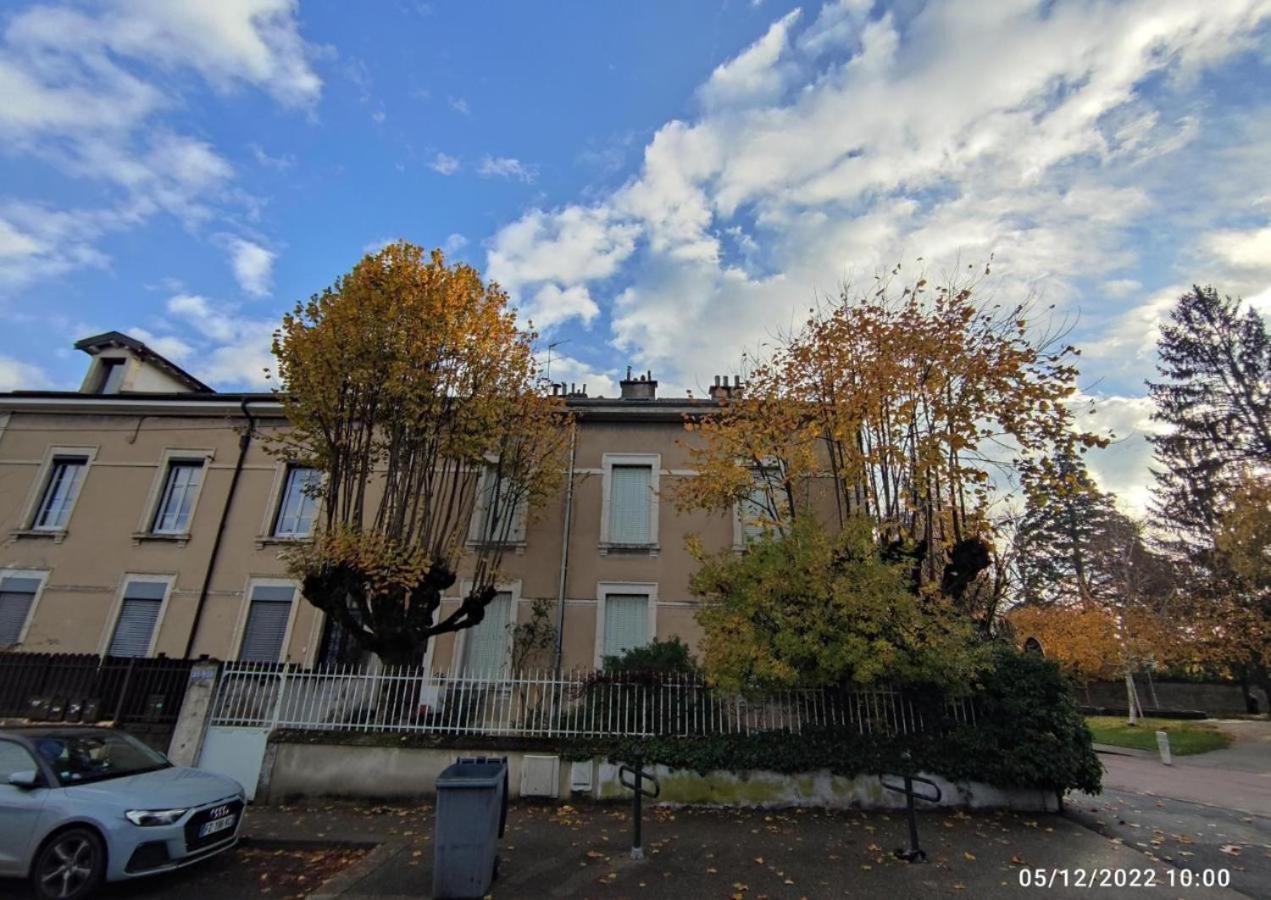 Au Pied De La Basilique Apartman Bourg-en-Bresse Kültér fotó